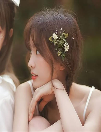 《大眼萌妹为您服务》主题思想深度解读：核心意义与社会价值心理分析，高清资源